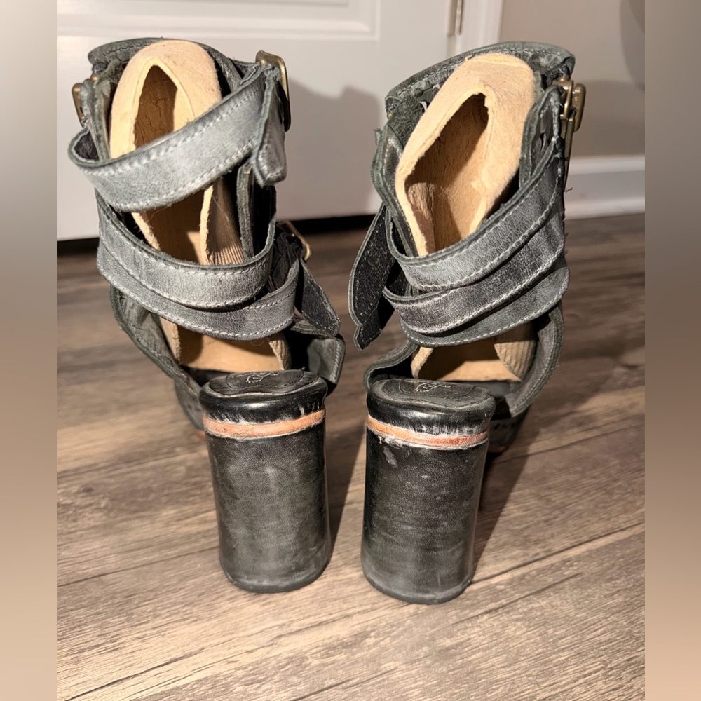 Freebird Teresa - Black Star-Cutout Heeled Sandals - Picture 13 of 13